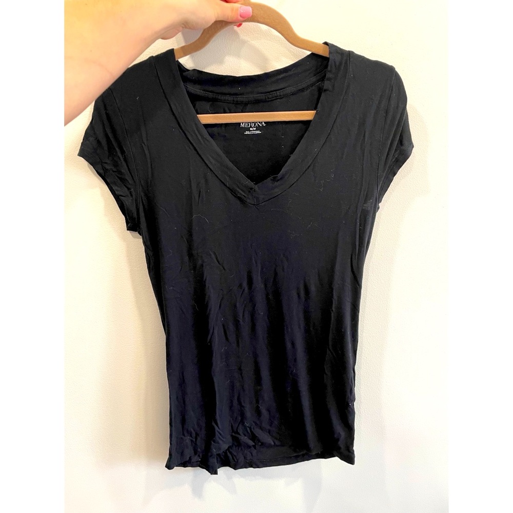 Black v-neck tee